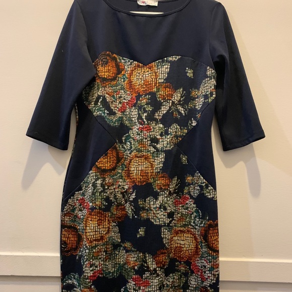 Dress - Picture 1 of 3